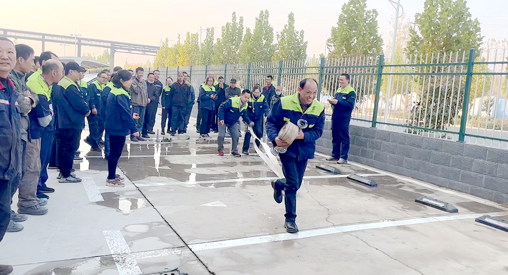 【應(yīng)急演練】消防三人兩帶大比拼，實戰(zhàn)演練爭分秒