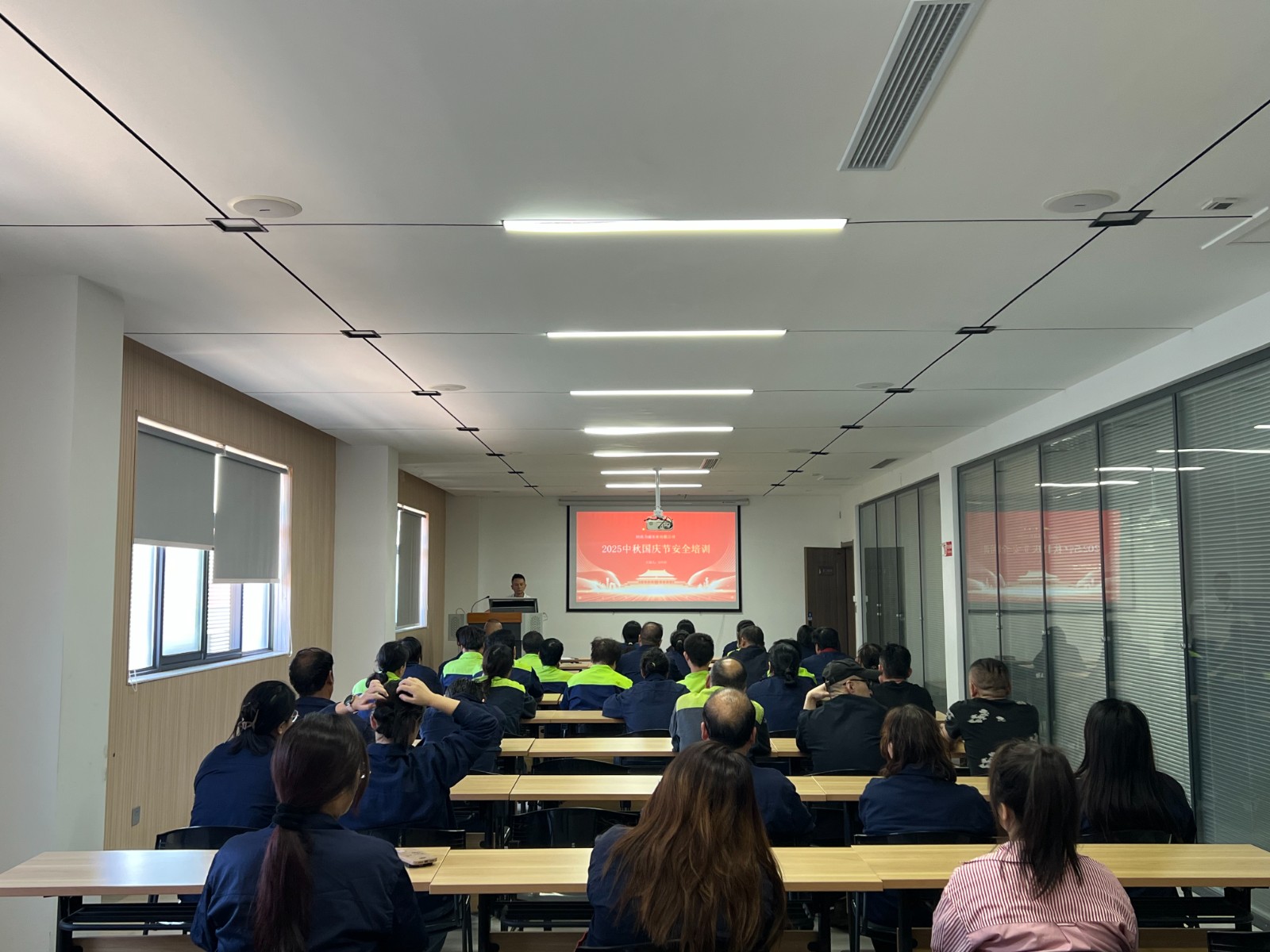 繃緊安全弦 平安過(guò)雙節(jié) —— 公司扎實(shí)開(kāi)展雙節(jié)前安全教育培訓(xùn)