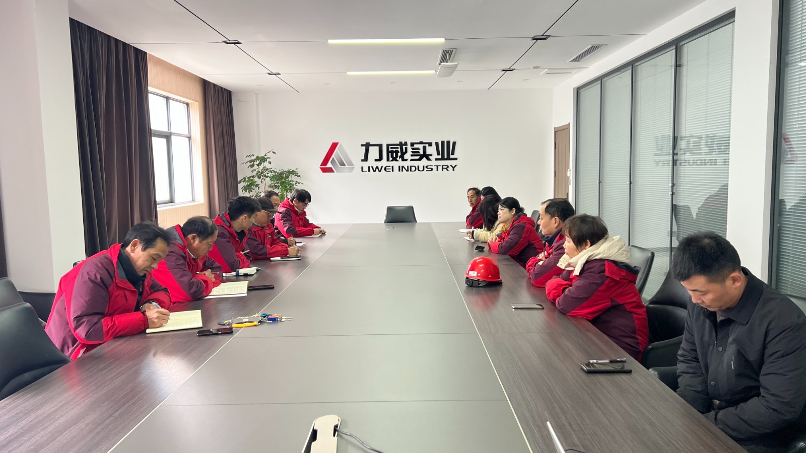 力威實(shí)業(yè)舉行研發(fā)與銷售部門聯(lián)動(dòng)會(huì) 共促協(xié)同發(fā)展