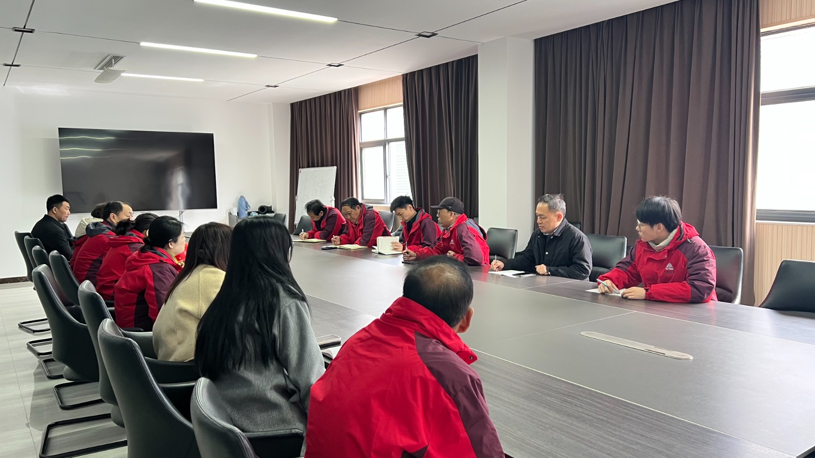 力威實(shí)業(yè)舉行研發(fā)與銷售部門聯(lián)動(dòng)會(huì) 共促協(xié)同發(fā)展